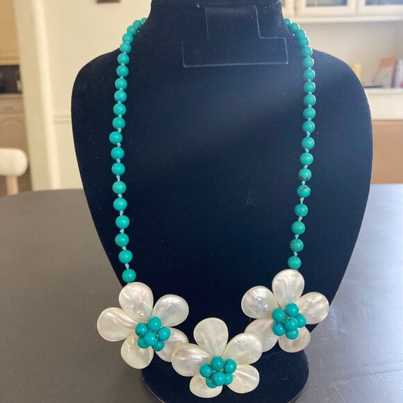 Turquoise & Mother of Pearl Flower Shaped Beaded Statement Necklace from Hawaii - Picture 10 of 14